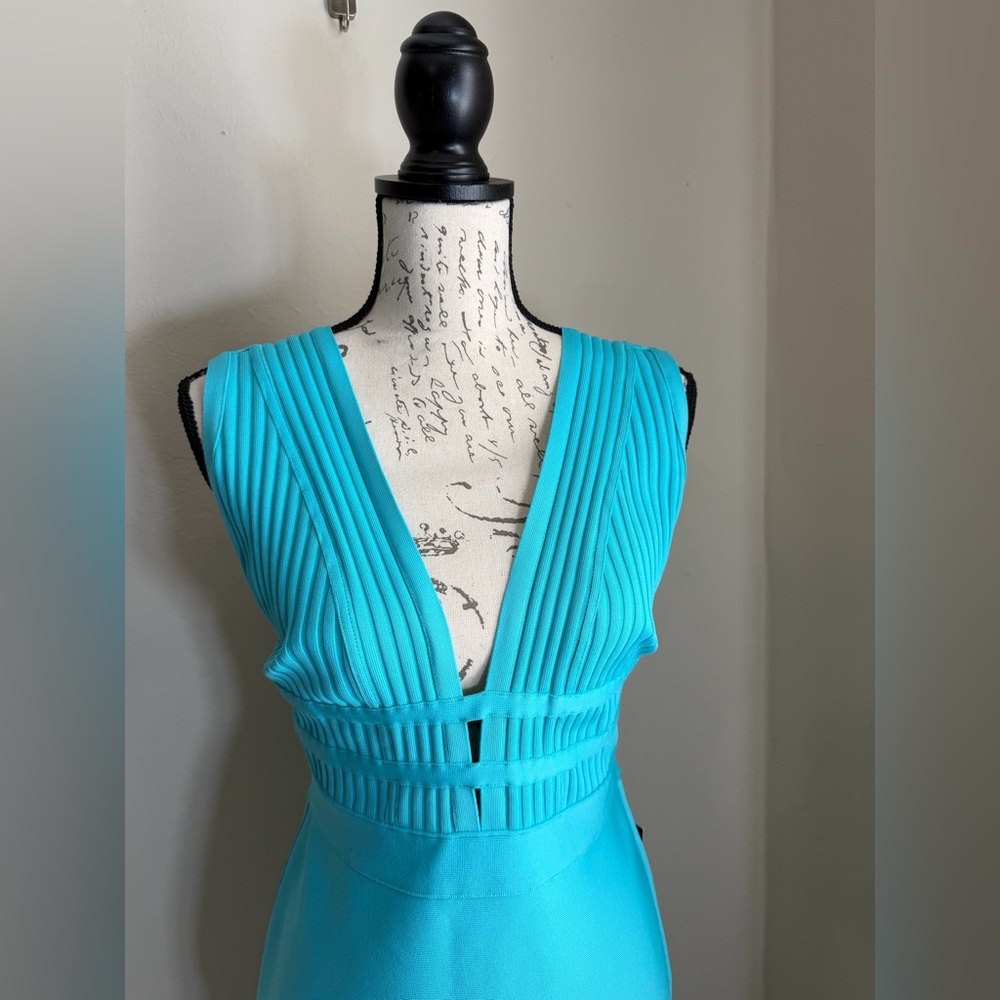 VENUS Turquoise Deep-V Backless Ribbed Sheath Dress - Picture 2 of 13